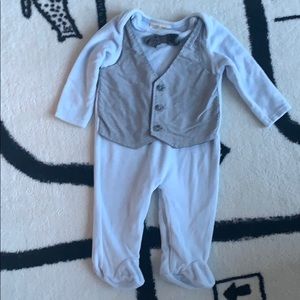 NWOT miniclasix (Newborn Boys) Vested Footie